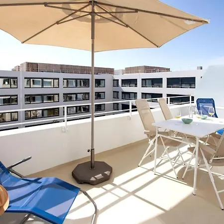 L17 Arenas 3 Balconies 5mins To The Sea 아파트 *
