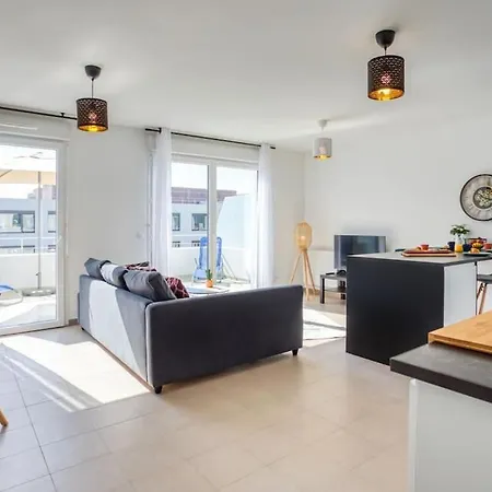 L17 Arenas 3 Balconies 5mins To The Sea Apartment
